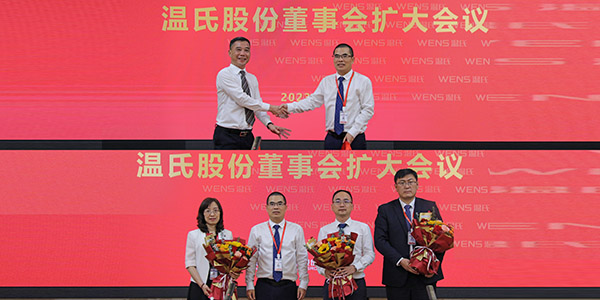 04�£����������������Ľ춭�»��ʮ���ξۻ��ٿ�����������������־��������ѡ��˾�����³���������������Ƹ������������Ϊ��˾�ܲ�-1.jpg